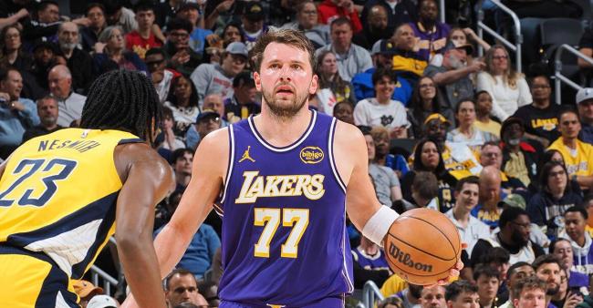 詹姆斯23分9板9助