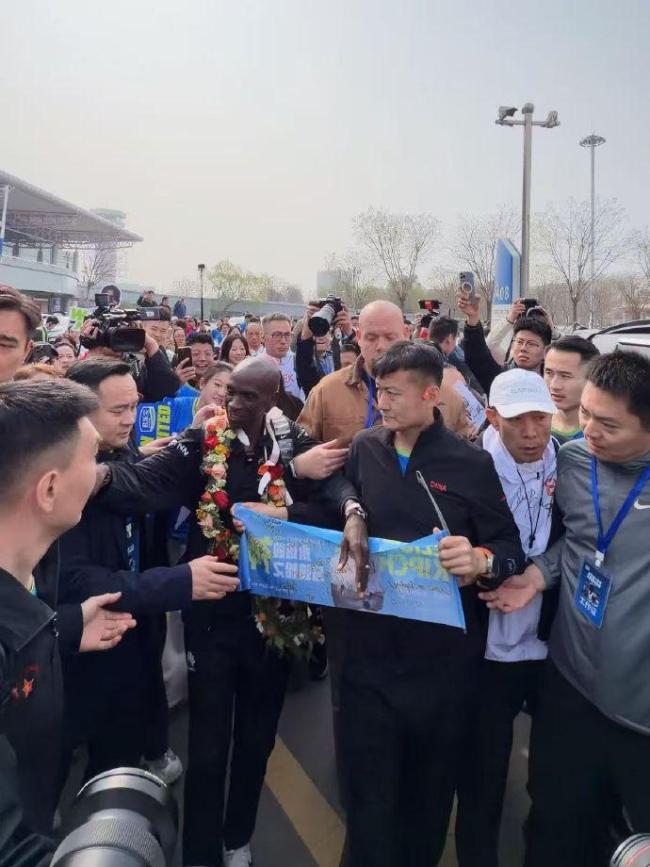 马拉松传奇基普乔格空降石家庄