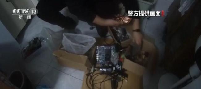 看见车上有这种“遮盖”，很可能是“信号禁绝器”！请坐窝报警