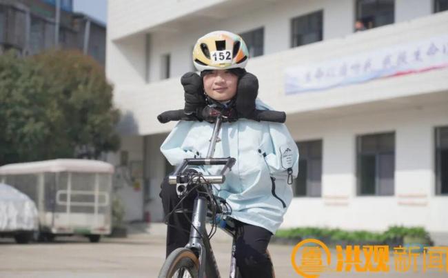 00后无臂女孩成铁人三项运动员 励志故事感动人心