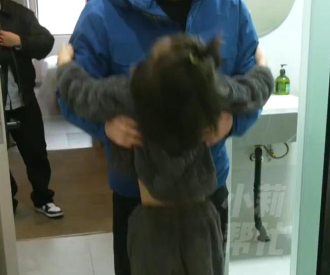 丢在酒店半个月 6岁男童终于见到妈妈 暖心结局感动众人