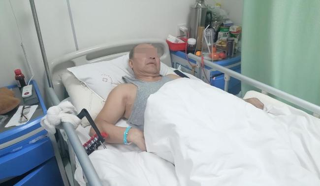 大爷连闯红灯遭三车连撞 家属发声 愿担责求共助