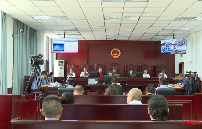 男子当街抢劫20余元被判刑3年2个月