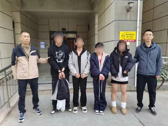 女子夜间装哭实则为“仙人跳” 警方快速侦破抢劫案