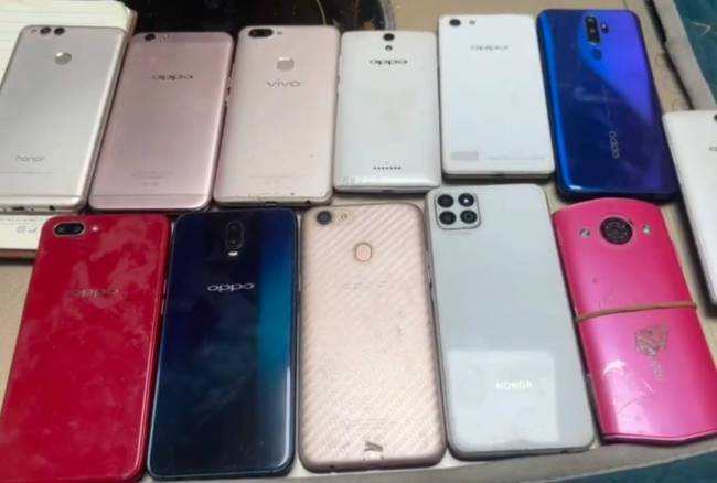 手机涨价!旧手机回收一天一个价 废旧手机成“香饽饽”