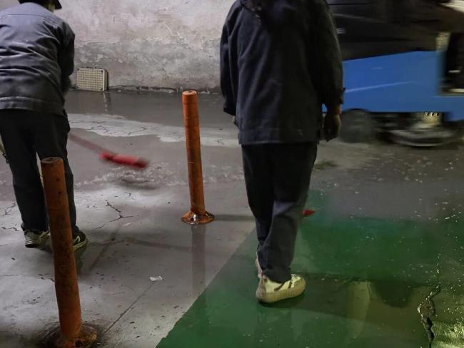 杭州一居民楼发生火灾 消防迅速扑灭 架空层起火原因待查