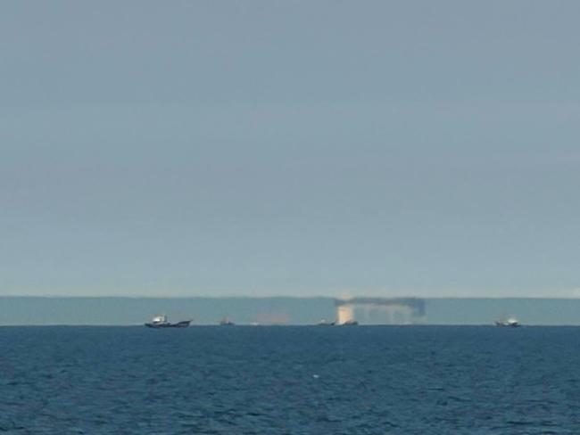 阿那亚出现海市蜃楼 罕见景象持续一小时