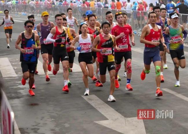 “最快女护士”张水华再获冠军 柳州马拉松女子组夺魁