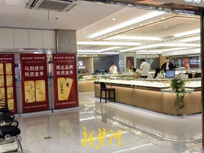 实探线下珠宝城：不少商铺大门紧闭，黄金热未带动实体店复苏