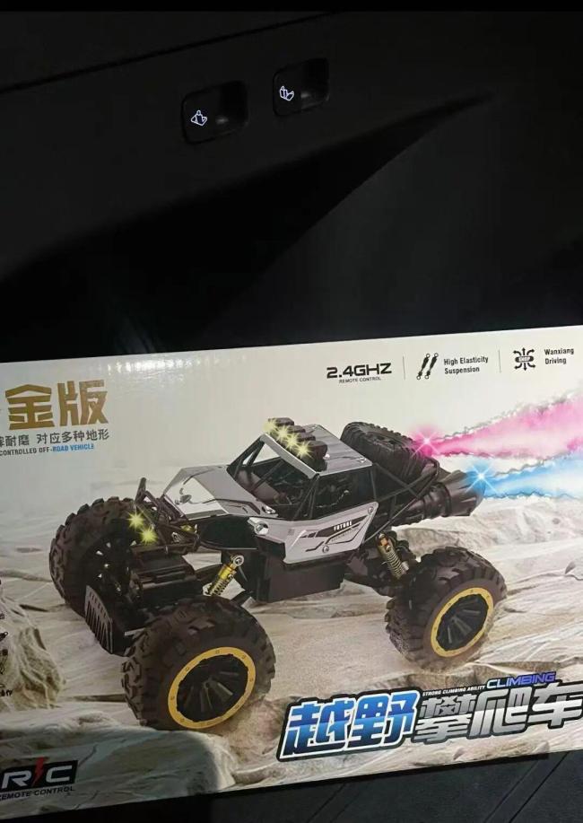 男孩西湖边“逮”老外练口语 街头实战收获跨国友谊