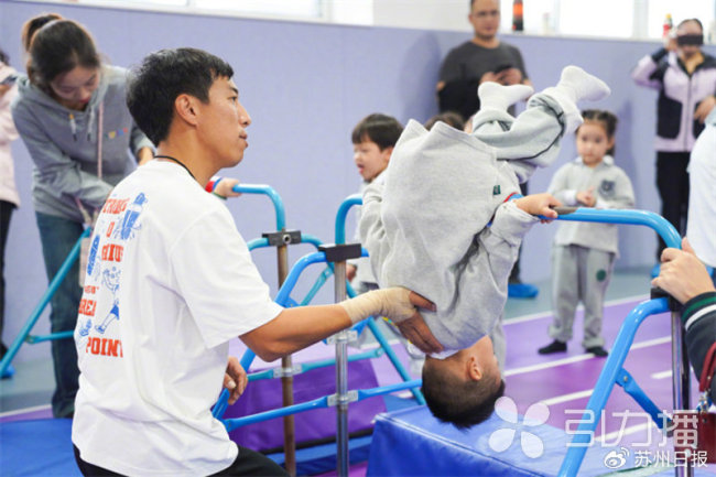 云南彝族小伙在苏州做了14年幼师