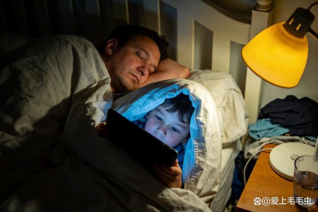 凌晨3点偷平板，家长熬到崩溃 育儿痛点引发共鸣