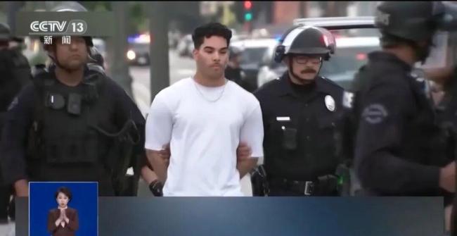 美国爆发大规模抗议集会 反战呼声高涨