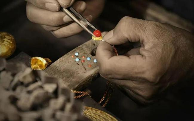 黄金暴跌之后谁还在买老铺黄金