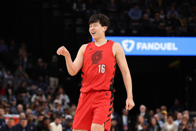 杨瀚森登场11分钟砍6 4 1帽