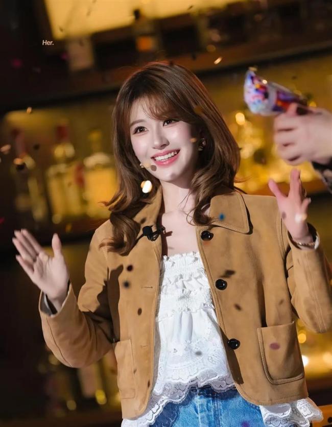 赵露思一顿解释之后更好笑了 甜妹跨界脱口秀引发热议