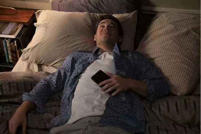 涨价后 年轻人的旧手机忽然不卡了 换机周期延长