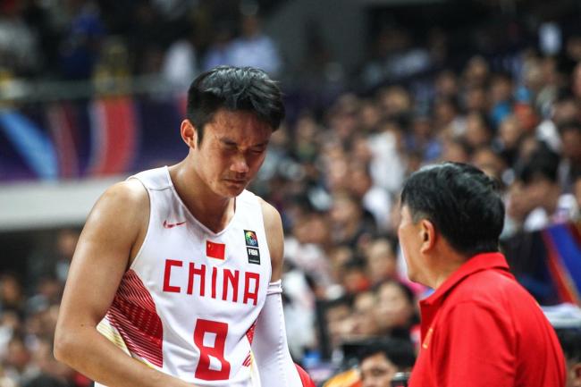 丁彦雨航：前男篮主帅踹我改变我人生 当时已自我放弃 一脚踹出转折点