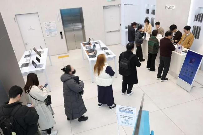 涨价后 年轻人的旧手机忽然不卡了 换机周期延长