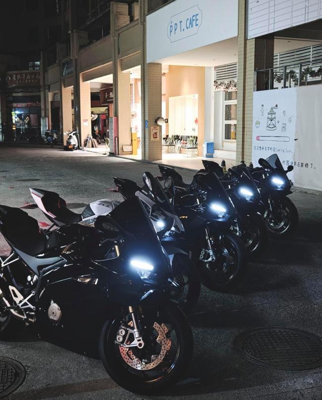 张雪机车订单排到六月底 国产机车夺冠引发热潮