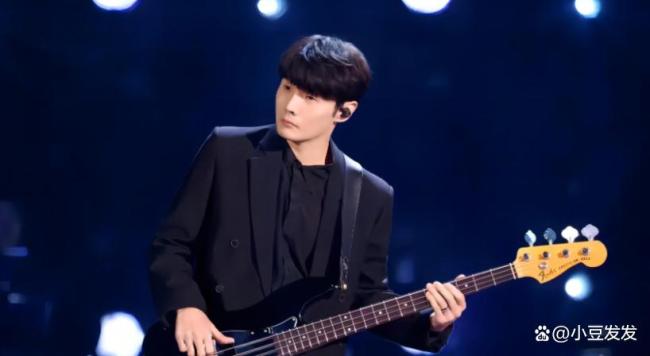 李荣浩要求停止网暴 版权争议引发风波