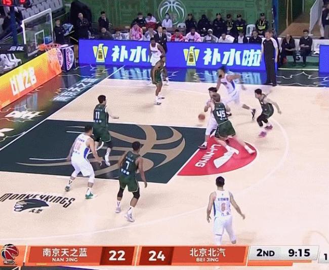 北京2分险胜南京3连胜！赵睿24 4 6率队逆转 周琦10分9板麦基11 9 赵睿三分6中5成关键