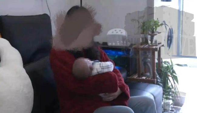 月嫂“带菌”上户 宝妈婴儿均被感染 家政公司管理缺位引发争议