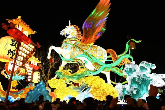 迪丽热巴贺思慕热度持续登顶