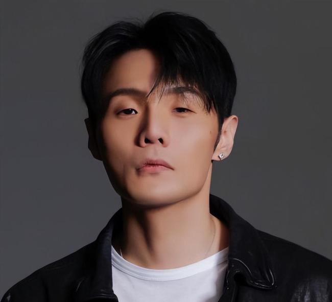 李荣浩晒出音著协确认邮件 单依纯演唱会侵权争议