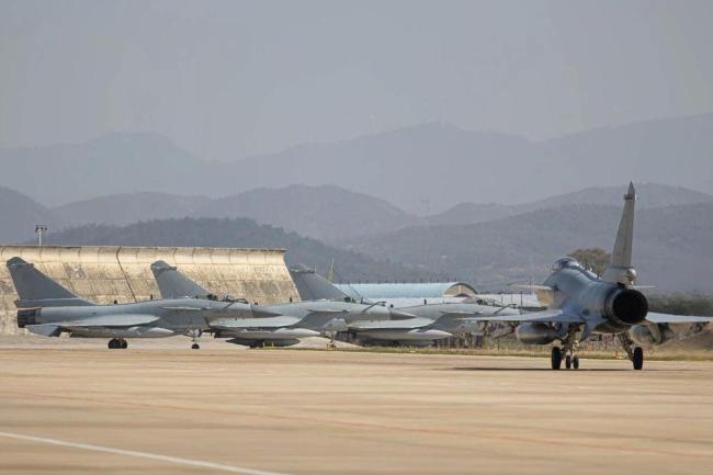 南部战区空军跨昼夜训练 锤炼实战能力