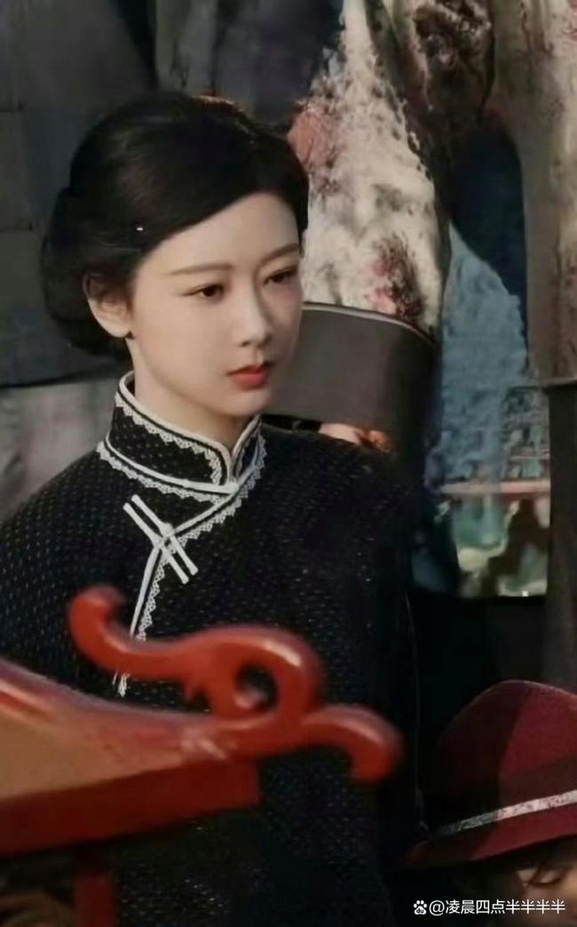 杨紫也被女装背刺了