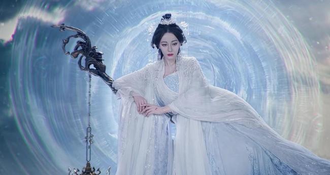 两个迪丽热巴何如打起来了 《日间提灯》随机爆红