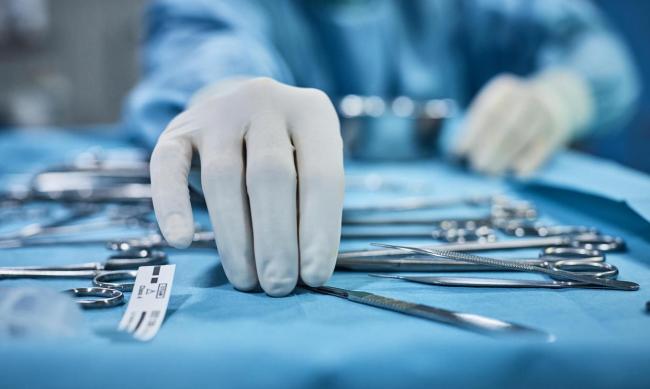 患者做手术需自费买刀 收费近4千元 知情权争议引发关注