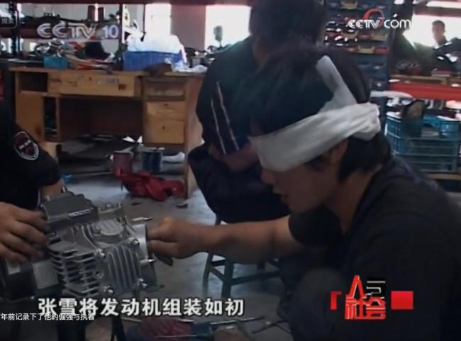 张雪爆火 媒体是“马后炮”吗 长期见证者的角色