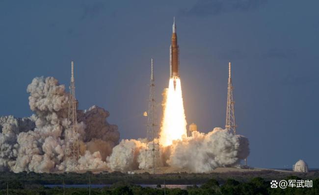 美绕月火箭宇航员一度与地面失联