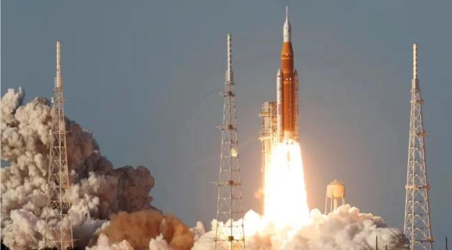 如何看待美国阿尔忒弥斯2号发射成功 人类重返月球的关键一步