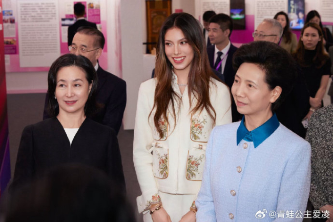 谷爱凌郭晶晶何超琼合照 顶级女性力量汇聚