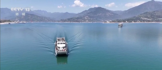 万里长江迎蓬勃新图景 绿色航运蓬勃发展