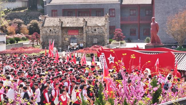 30华里徒步祭英烈 阳新实验高中1500余名学生的“青春新长征”