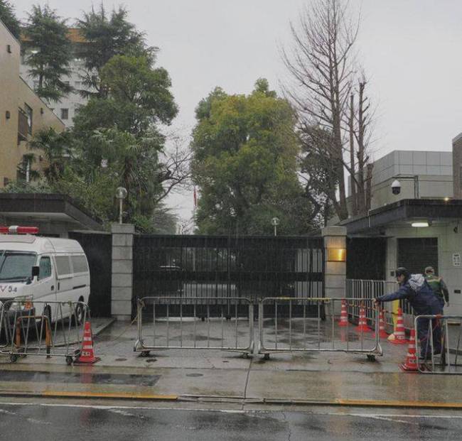 专家：日本右翼的刀已经亮出来了 自卫队员持刀闯馆事件引发关注