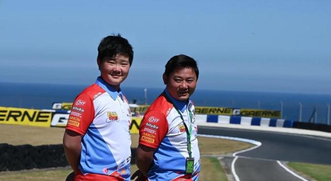 张雪儿子6岁起接触摩托车