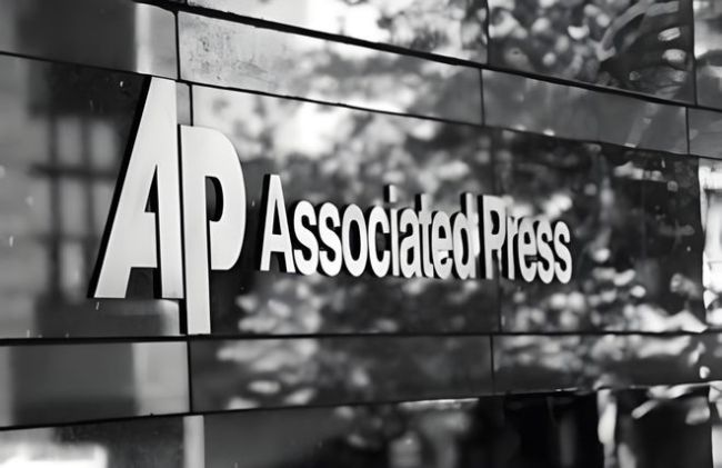 美情报机构打脸特朗普 事实核查揭露真相