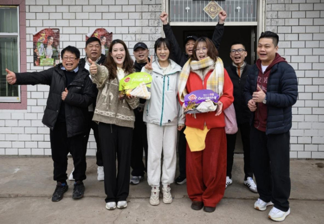 “按猪摇人”走红,重庆女孩“呆呆”:不想带货赚钱 小山村期待蜕变