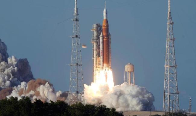 美国绕月飞船刚上天马桶就坏了