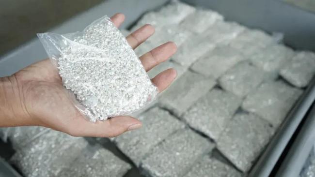 小客车藏60公斤雪花银被海关查获 跨境司机企图蒙混过关