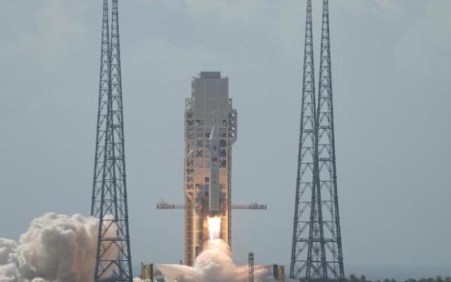 美国提前两年登月?美媒直言不太行 中美太空竞赛焦虑加剧