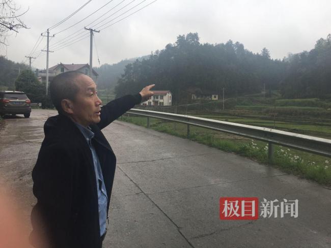 张雪老家床边放着国防科大教材 自学成就摩托车冠军