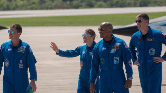 美国又要重返月球了吗 绕月开启