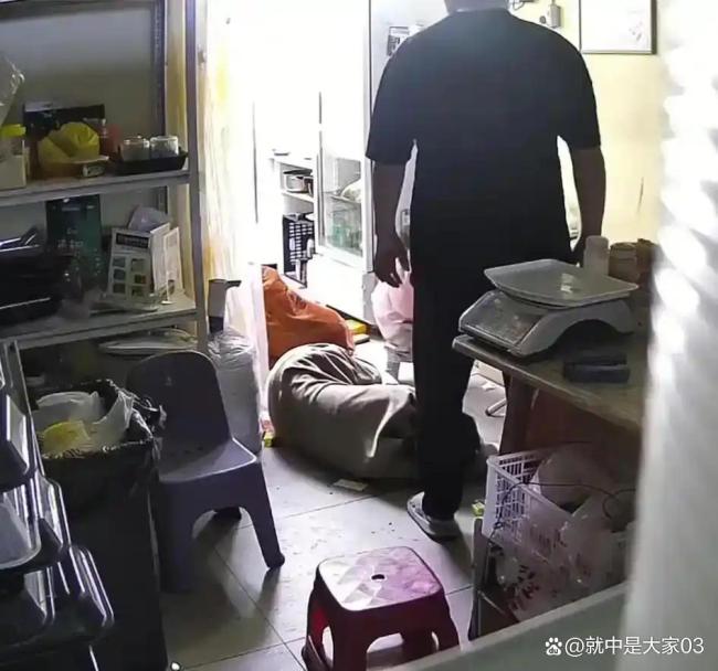 女子回应家中跌倒丈夫冷眼旁观 冷漠无情引发热议