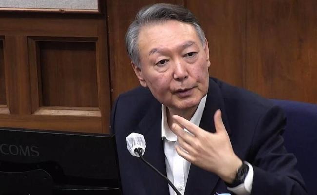 尹锡悦被曝在狱中继续收钱